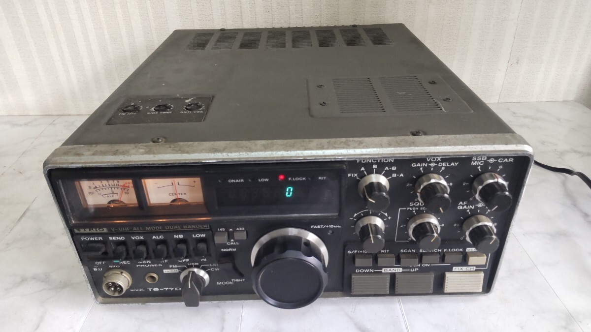 S2735 TRIO/トランシーバー/TS-770/無線機/デュアルバンド オールモード/アマチュア/トリオ 通電○その他 詳細動作未確認 現状品 JUNK拍卖