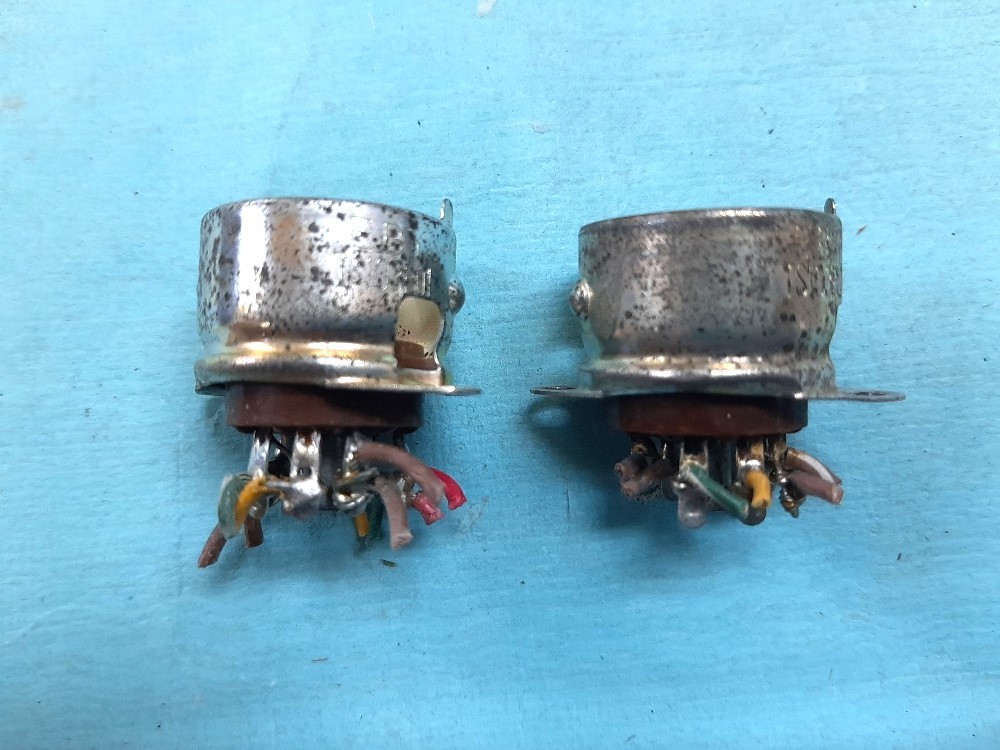 即決あり■はんだ作業に自信のある方■MT9Pソケット(シールド用) マイカノール 濃茶色 EBY製 2個組 中古品 TS103P01 数量あり拍卖