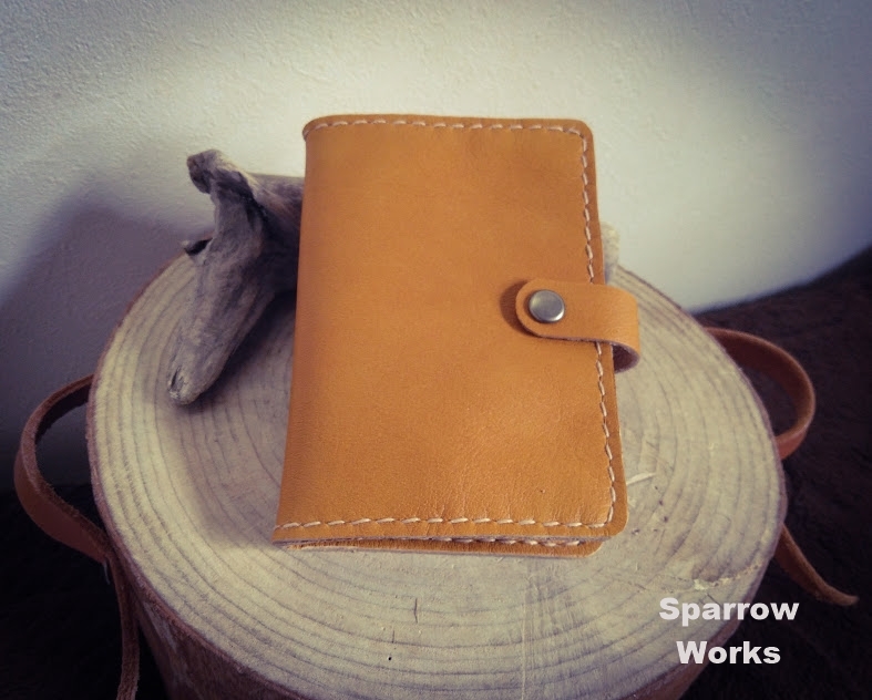 ★ A7 サイズ 手のひら手帳カバー キャメルブラウン ハンドメイド 本革 レザー Hato ボタン 付箋 ★ 手帳カバー プレゼント 誕生日 贈り物拍卖