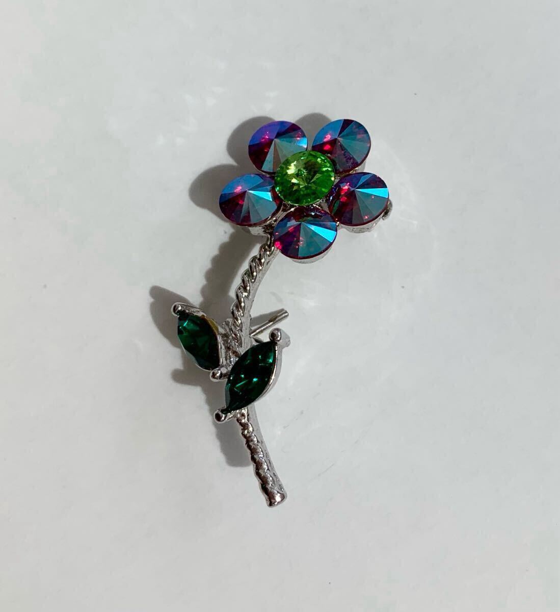 【美品】お花 ブローチ オーロラビジュー フラワー コスチュームジュエリー 刻印有 植物 虹色 キラキラ拍卖