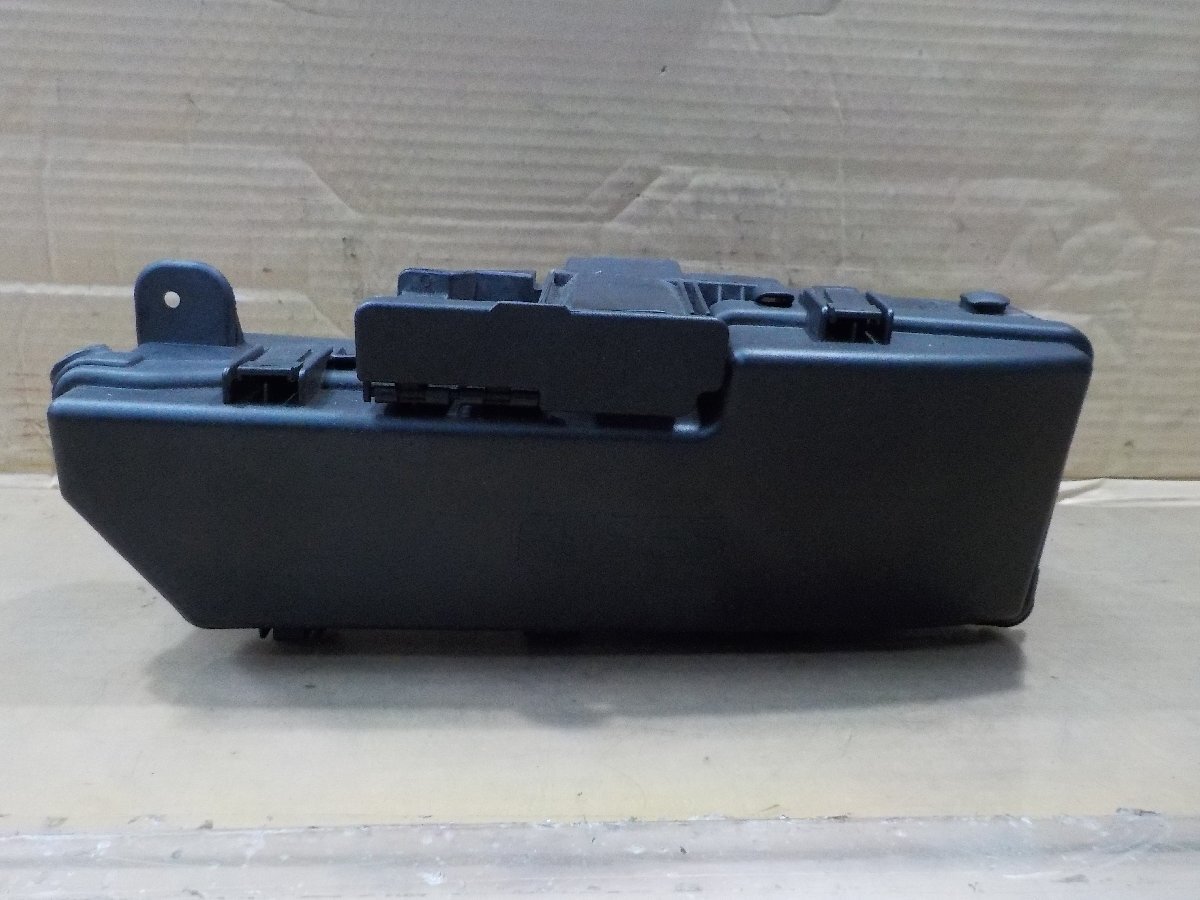 ★ボルボV70 SB5254W 後期 ヒューズボックス エンジンルーム側 純正【送料込み】拍卖