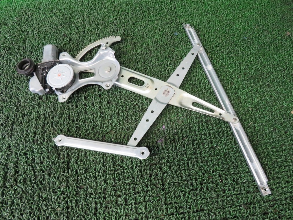 『psi』 トヨタ ZVW30 プリウス ハイブリッド 右フロントドアレギュレーターモーター H27年式拍卖