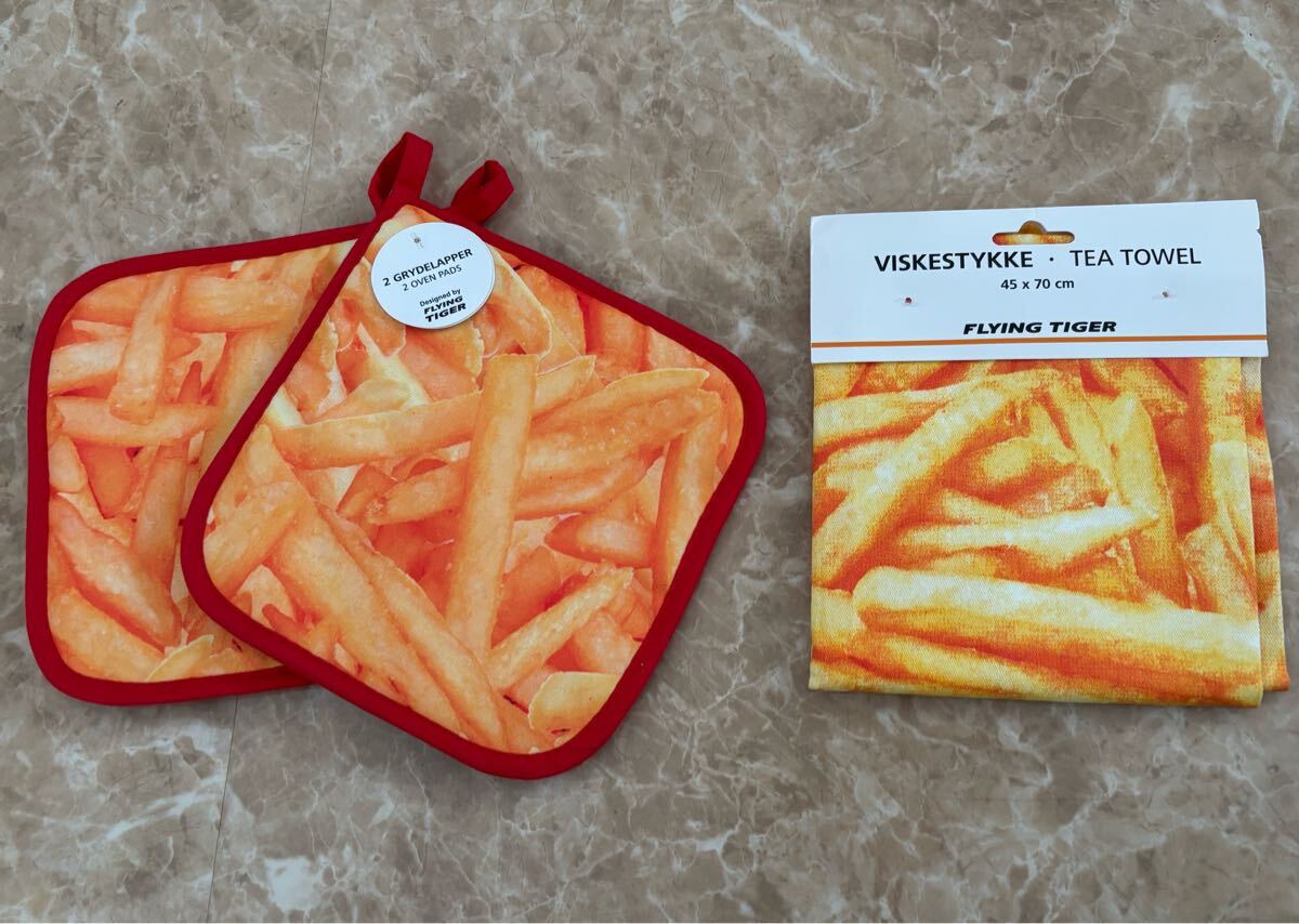 フライング タイガー フライドポテト 柄 鍋つかみ ティータオル 2点セット クロス 未使用 拍卖