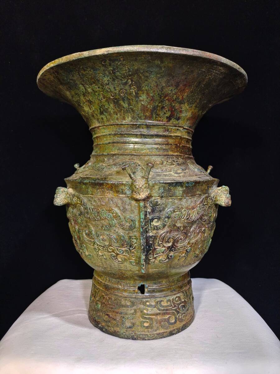 旧蔵 青銅器 中国商代の青銅龍虎尊 酒器 時代物 中國古美術 極細工 置物 賞物 唐物 S75拍卖