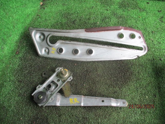 (0386)DR30 スカイラインRS 2ドア リア右側ウィンドウレギュレーター拍卖