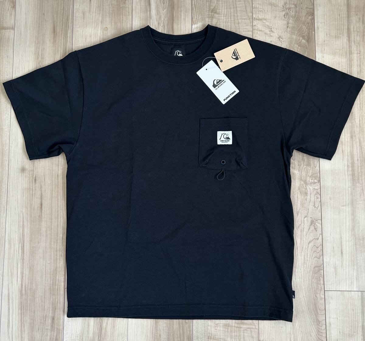 送料込 クイックシルバー 半袖Tシャツ Mサイズ ブラック 黒 ロゴ ポケット オーバー ビッグ サーフ拍卖