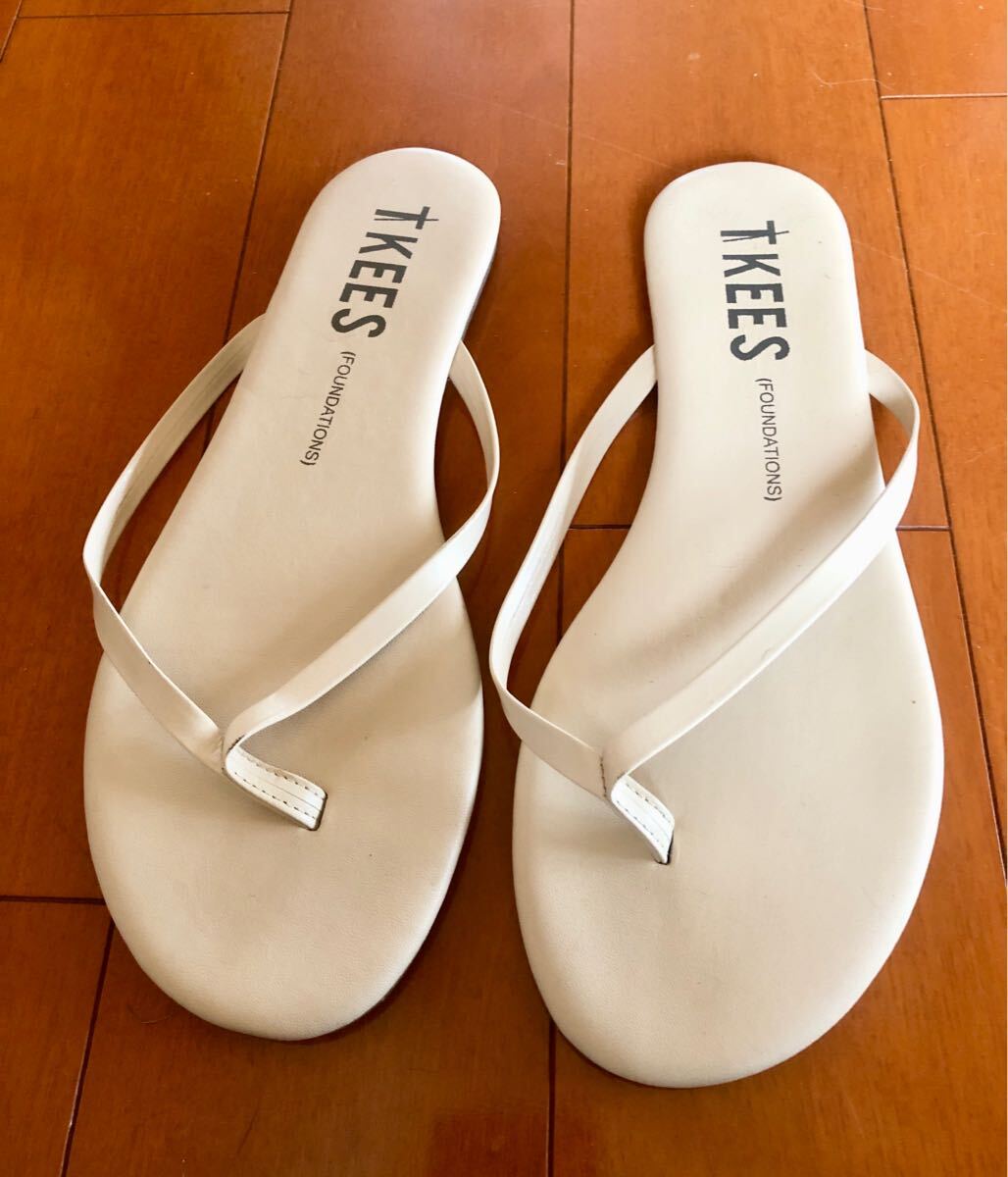 TKEES FOUNDATIONSティキーズファンデーションズサンダル牛革本革レザーUSA8LUR39→25cmオフホワイト白系♪クッション性有ビーチサンダル拍卖