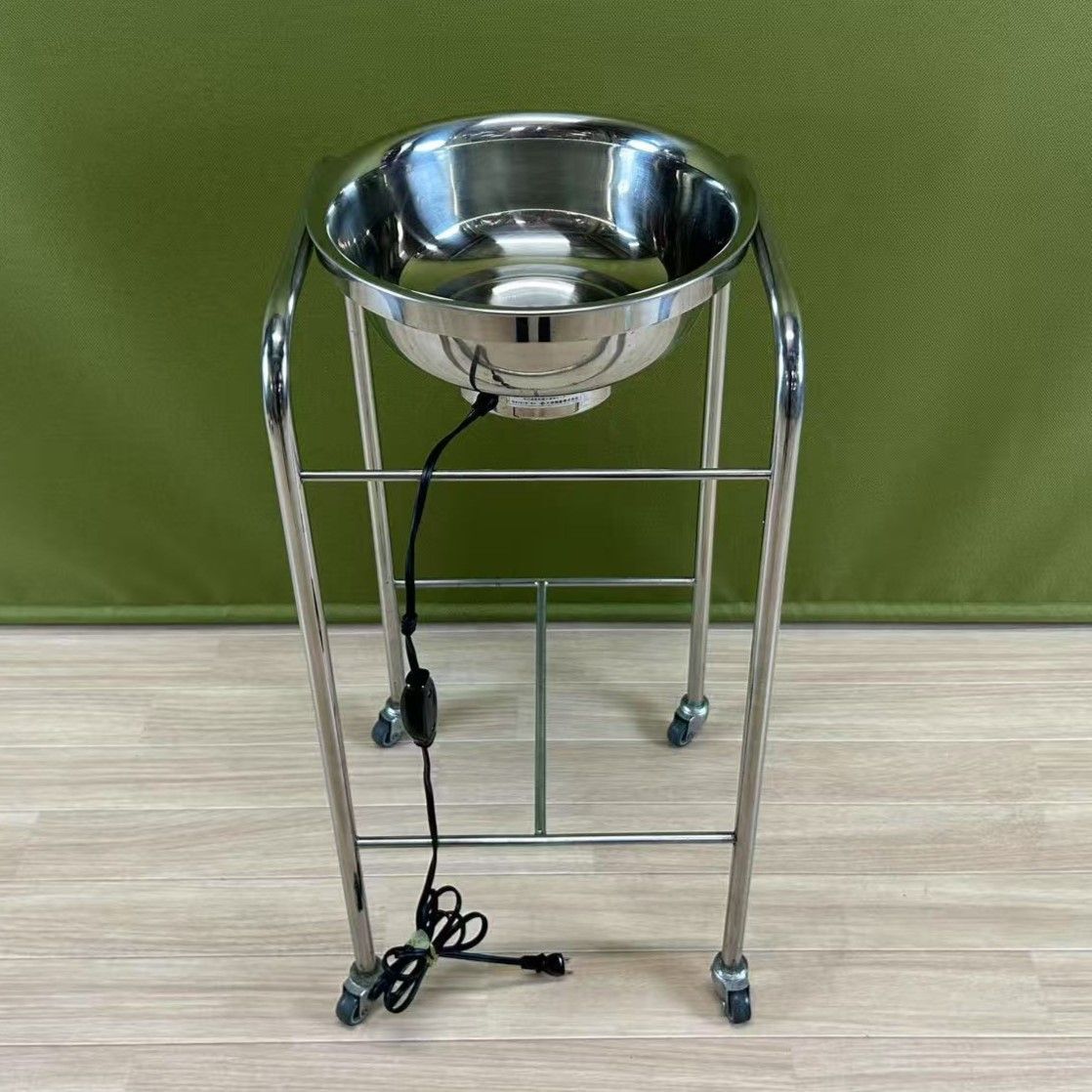【中古】医療用・純正ステンレス製ワゴン 消毒用 手洗い台 キャスター付 洗面器 ボウル付き ステンレス手洗台拍卖