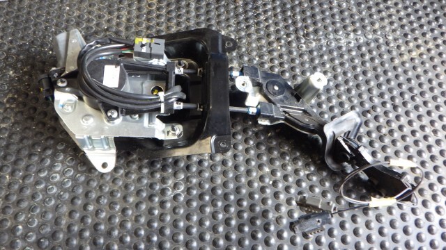 ソリオ DBA-MA15S 右パワースライドドアモーター拍卖