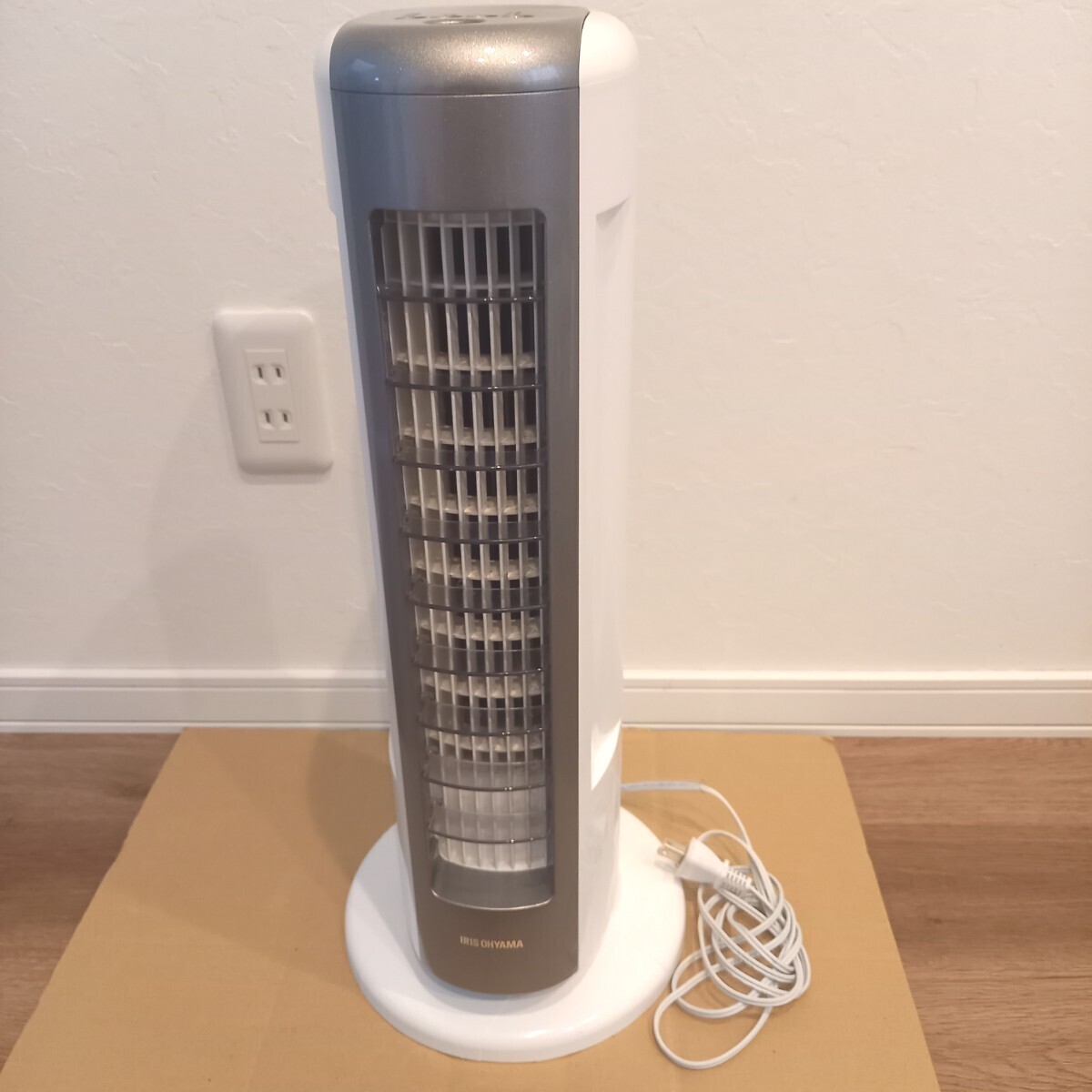 アイリスオーヤマ 上下ルーバータワーファンmini KTF-C62T-S 家電 中古現状品 k2487拍卖