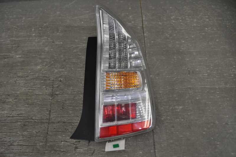 30 プリウス S 前期 (ZVW30) 純正 動作保証 右 テールライト テールランプ スタンレー LED全点灯OK 47-38 81550-47132 s019458D拍卖