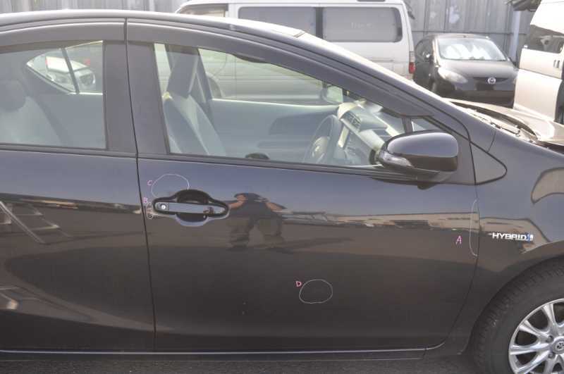 アクア L 前期 (NHP10) 純正 破損無 右 前 フロントドアパネル ヒンジ付 Fドア フロントドア 209 黒 ブラック 67001-52590 s019640J拍卖