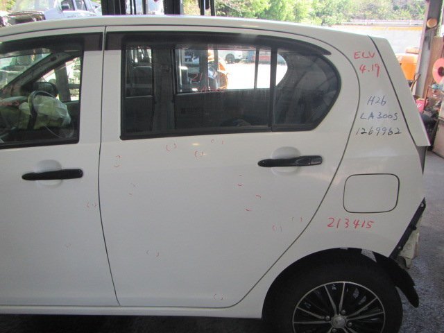 【個人宅配送不可】ダイハツ ミライース LA300S H26年式 ■左リアドア ■ホワイト 中古 ★213415拍卖