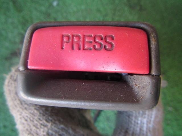 トヨタ ダイナ XZU504 H23年式 運転席右シートベルトキャッチのみ 中古 ★901121拍卖