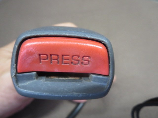 ダイハツ YRV M201G H13年式 運転席右シートベルトキャッチのみ 中古 ★205754拍卖