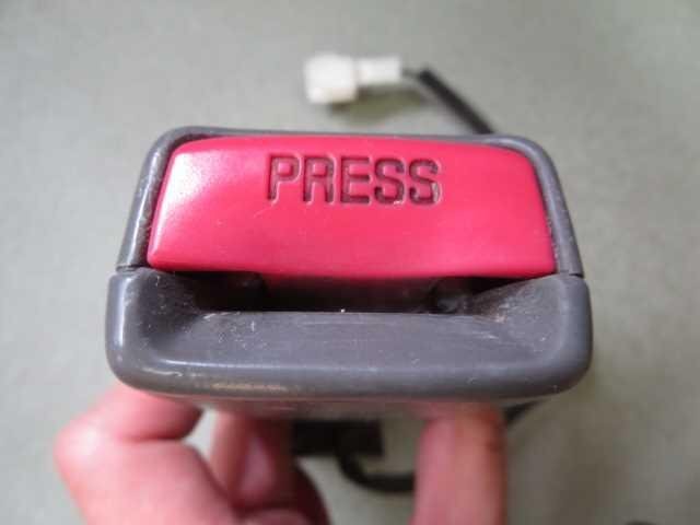 トヨタ ダイナ XZU306 H16年式 運転席右シートベルトキャッチのみ 中古 ★901027拍卖