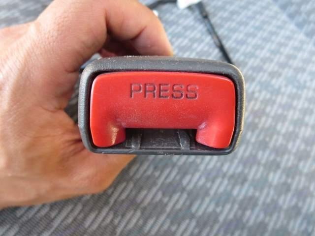 トヨタ ハイエース LH188 H13年式 運転席右シートベルトキャッチのみ 中古 ★207914拍卖