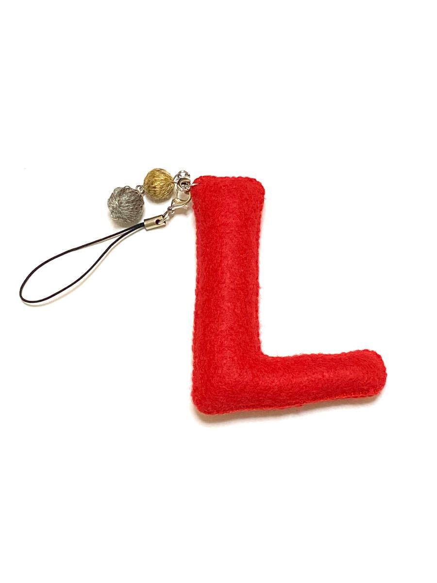 ハンドメイド★ストラップ アルファベット イニシャル レッド 糸巻きチャーム付き L(1366)拍卖