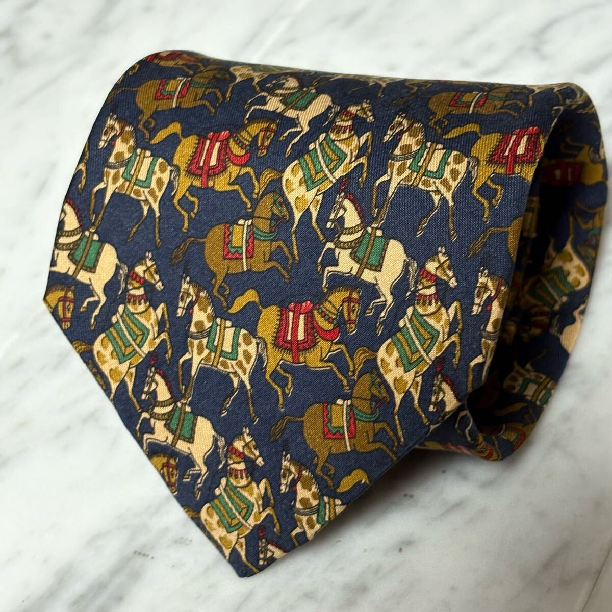 【未使用に近い】 999円~ Ferragamo ネクタイ ネイビー 馬 総柄 (B9)拍卖