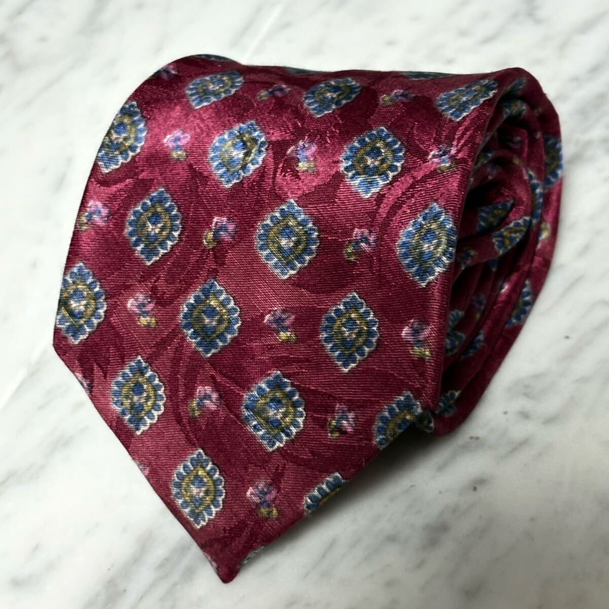 【美品】 999円~ Ermenegildo Zegna ネクタイ レッド 小紋 総柄 光沢 (R5)拍卖