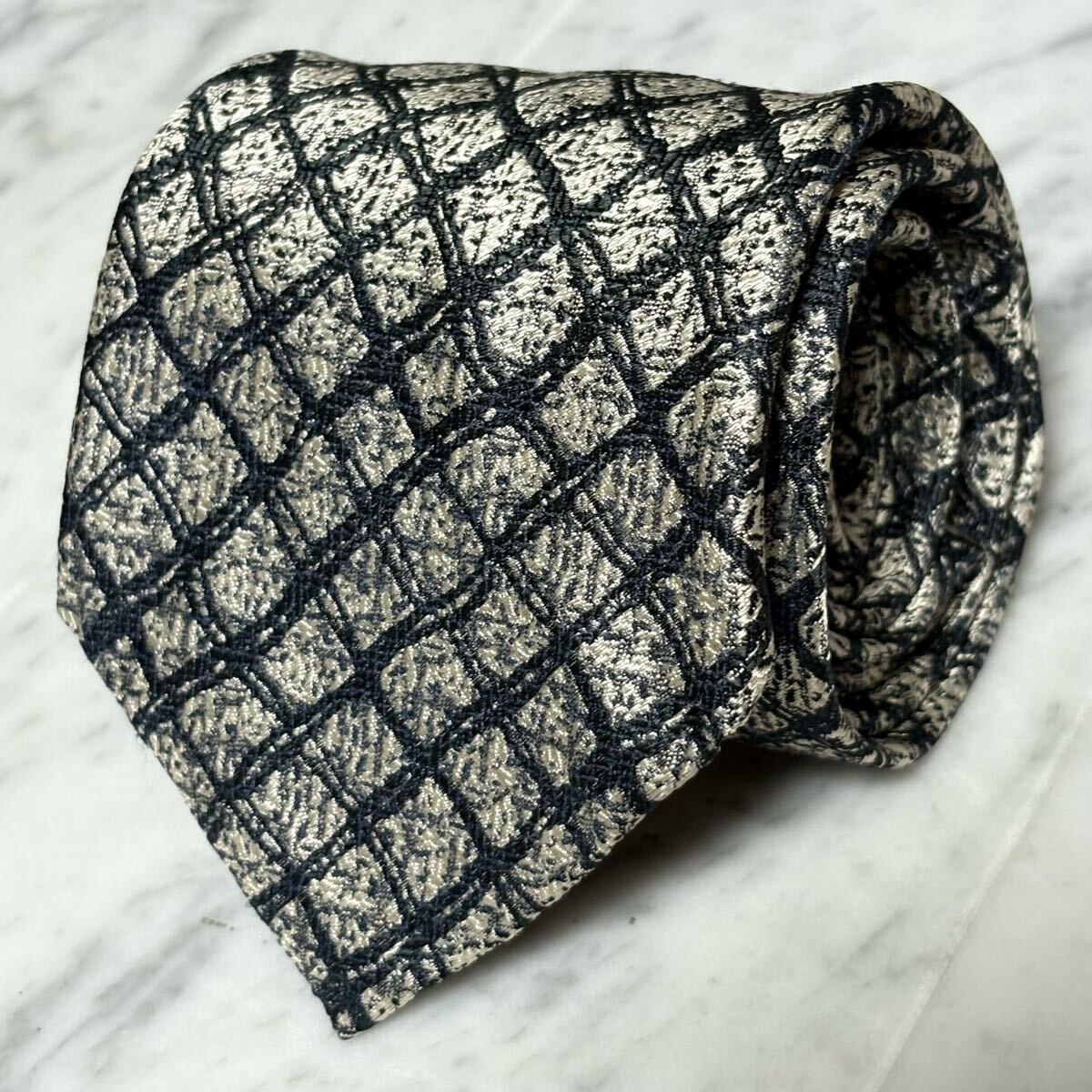 【美品】 999円~ CERRUTI ネクタイ ブラック グレー 総柄 (GB5) 拍卖