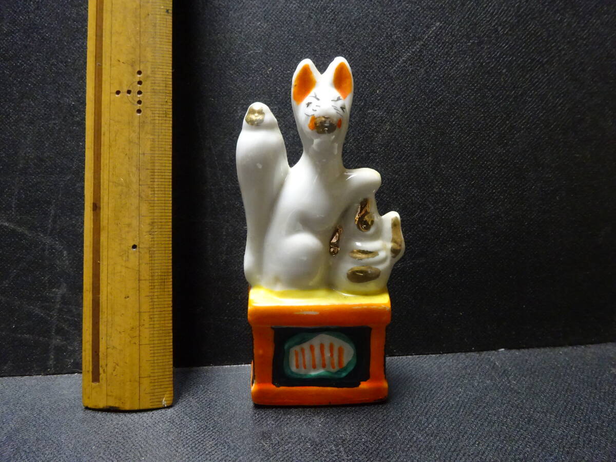 (10−6−2) 小さな磁器人形 狐 お稲荷さん 郷土玩具 置物 アンティーク拍卖
