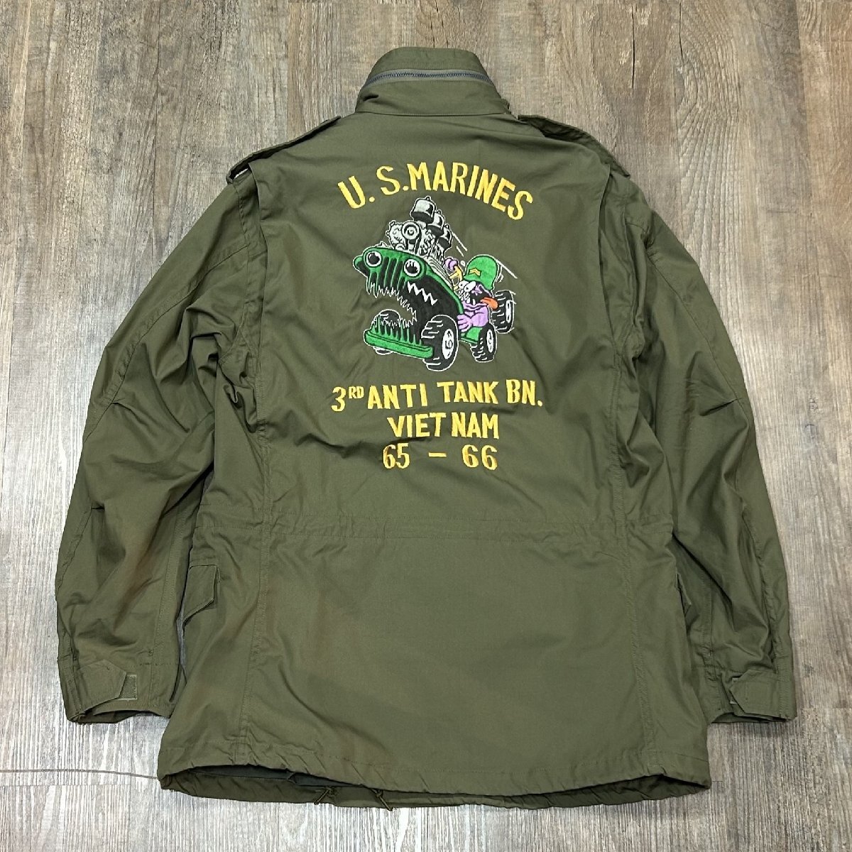 バズリクソンズ ミリタリー バック刺繍 ジャケット M65 パッチカスタム アメカジ 軍物 ジープ BR14345 Mサイズ アウター拍卖