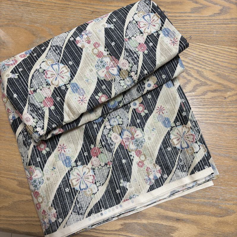 生地 和風 ながし花模様 浴衣生地 浴衣地 黒 花 ちりめん柄 113*520拍卖