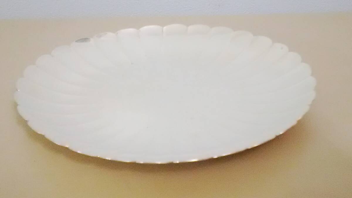 純銀製 山崎謹製 Silver刻印 時代物 菓子皿 古玩 菊皿 山崎商店拍卖