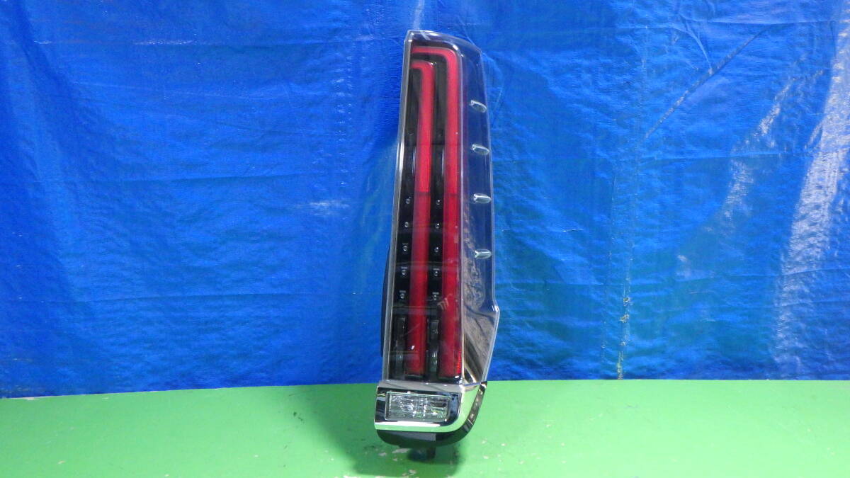 70513-4 ノア ZRR80 後期 リア右テール ランプ コイト/28-242 打刻NR 純正 中古 棚22拍卖