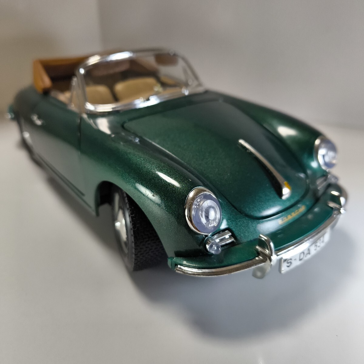 1/18 ミニカー ブラーゴ Bburago ポルシェ 356B グリーン拍卖