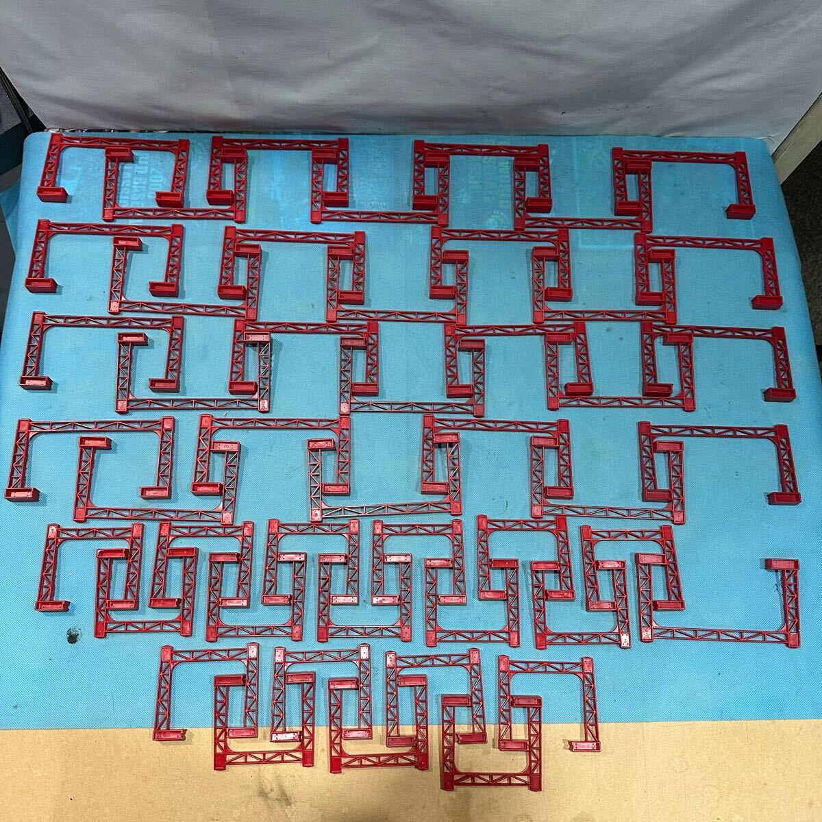 プラレール 大量 まとめ売り TAKARA TOMMY プラレール 情景パーツ 複線架線柱 29点 / 架線柱 18点 (99)80拍卖