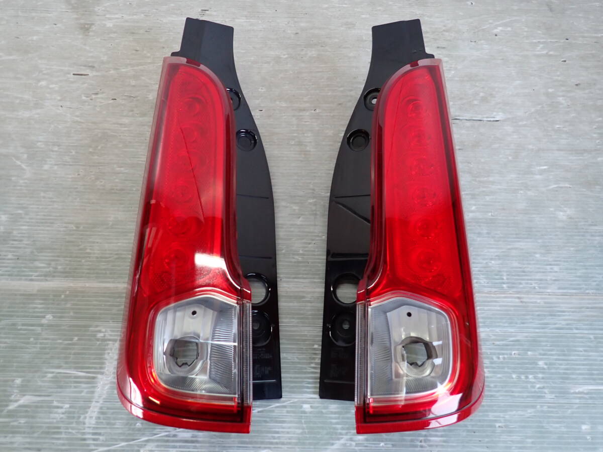 【LED点灯確認済み】 MK42S スペーシア 純正 LED 左右 テール ランプ ライト 220-59294・35650-81M02・35670-81M02 【25-673】拍卖