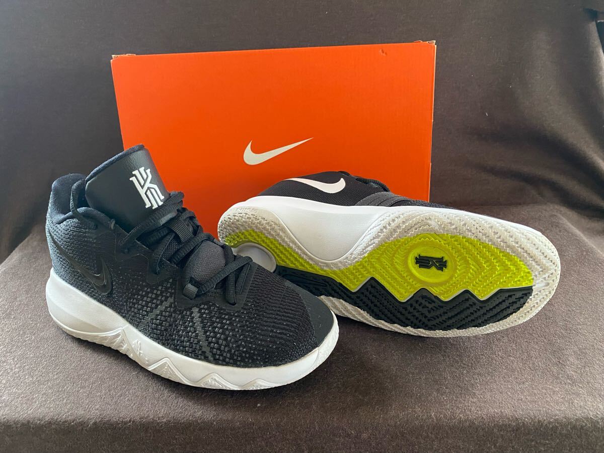 試し履きのみ☆23.5 NIKE KYRIE FLYTRAP(GS)☆BLK×White×VOLT / カイリーフライトラップ / バスケットボール / ウォーキング /拍卖