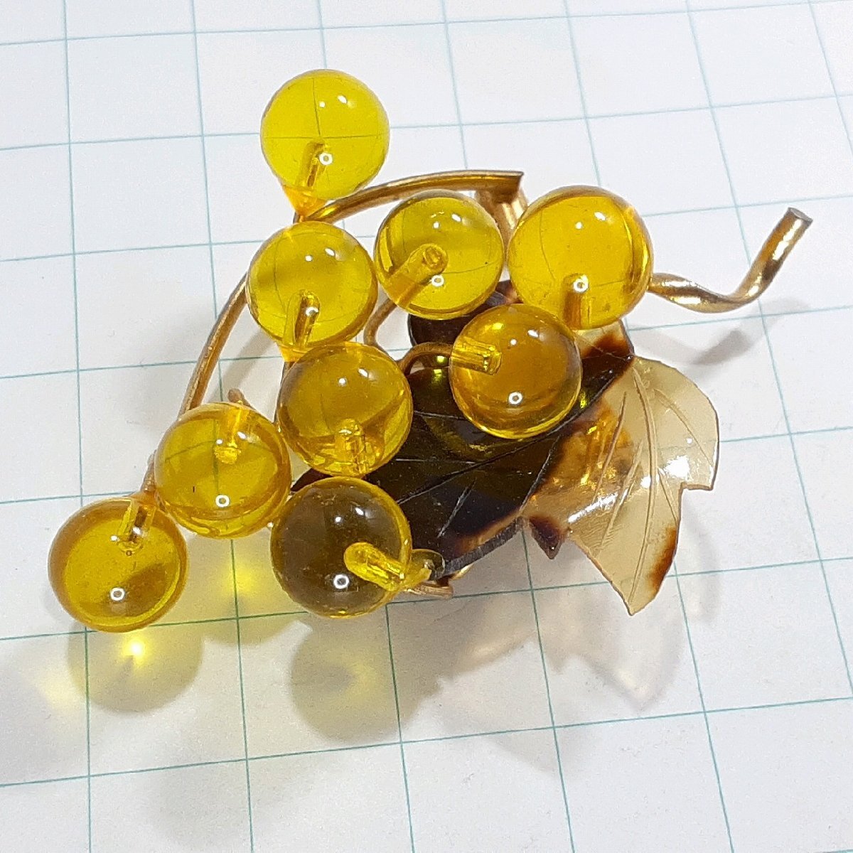 送料無料)ビンテージ☆木の実モチーフ イエロー☆アンティーク ブローチ A29845拍卖