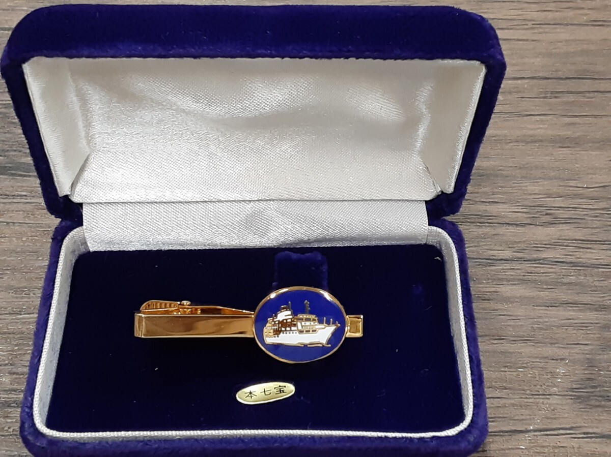 美品 本七宝 ネクタイピン(船舶モチーフ) ケース箱 ほぼ未使用拍卖