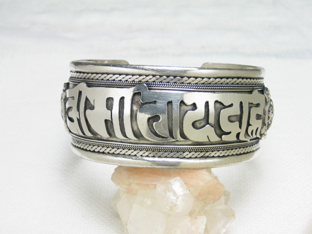 ◎●チベット仏教 バングル オムマニペメフム(六字真言)と獅子  ランジャナ文字   デザインNO.8-2拍卖