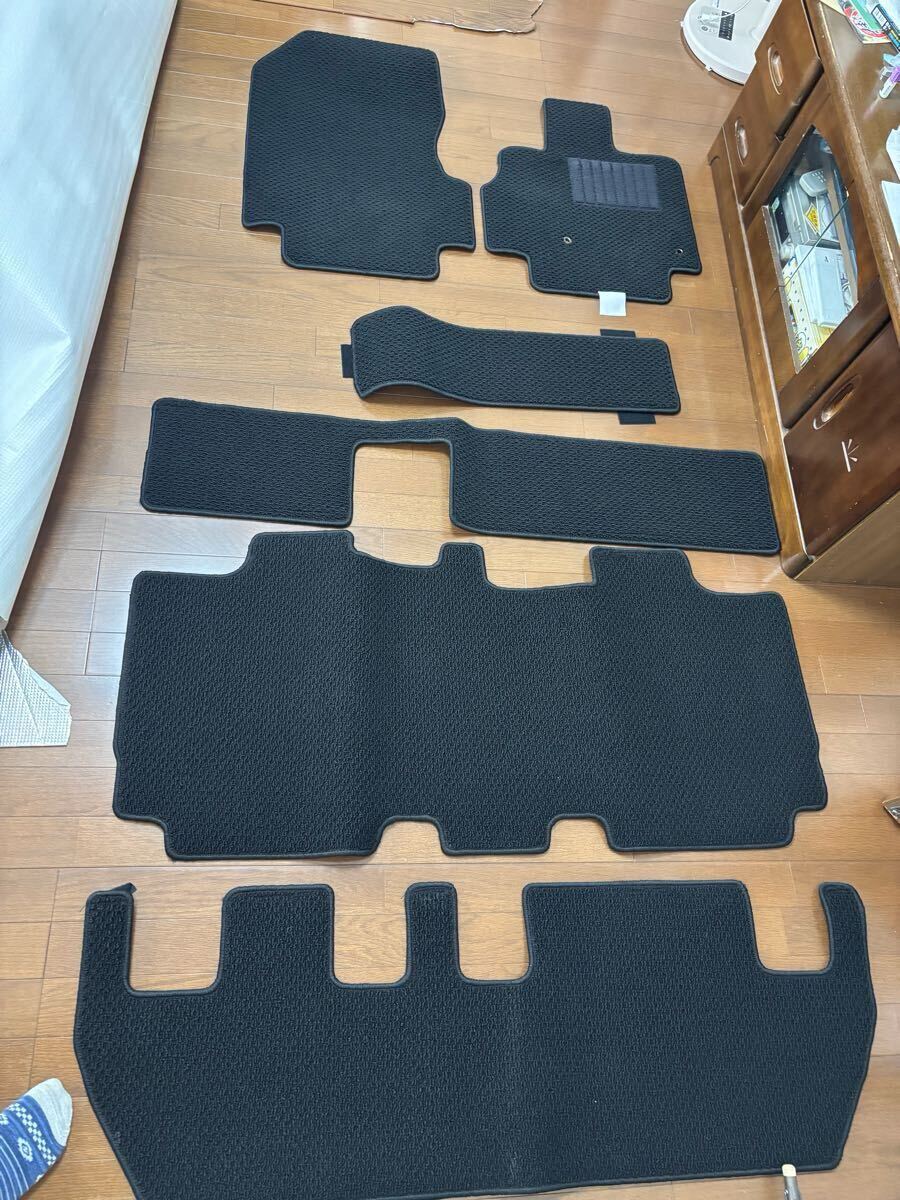 フリードGT ホンダ 7人乗り ガソリン車用 フロアマット美品 取付金具付き 日本製拍卖