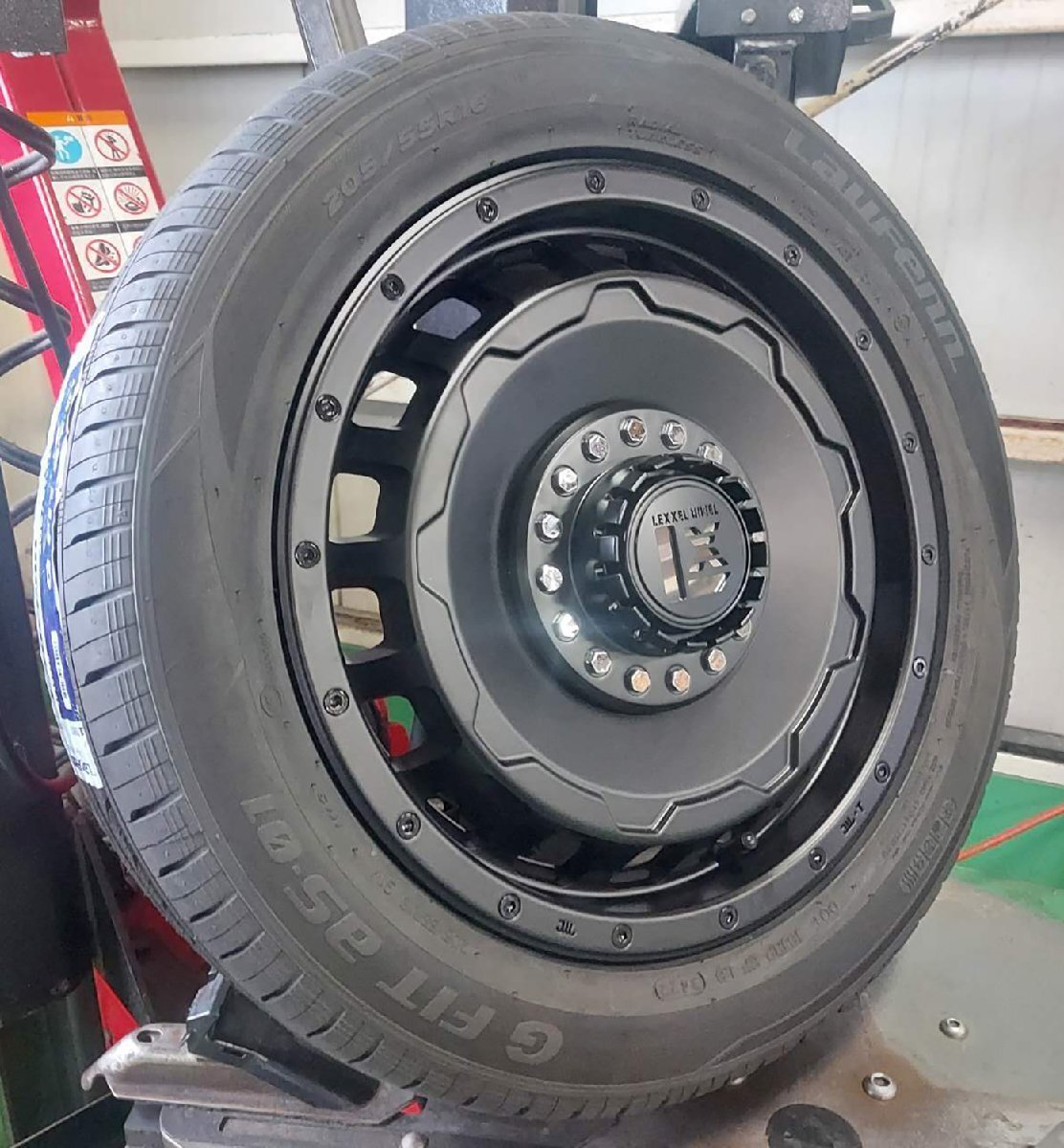 プリウスα VOXY セレナ LEXXEL SwaGGer 当社特選タイヤ 205/60R16 タイヤホイール 16インチ拍卖