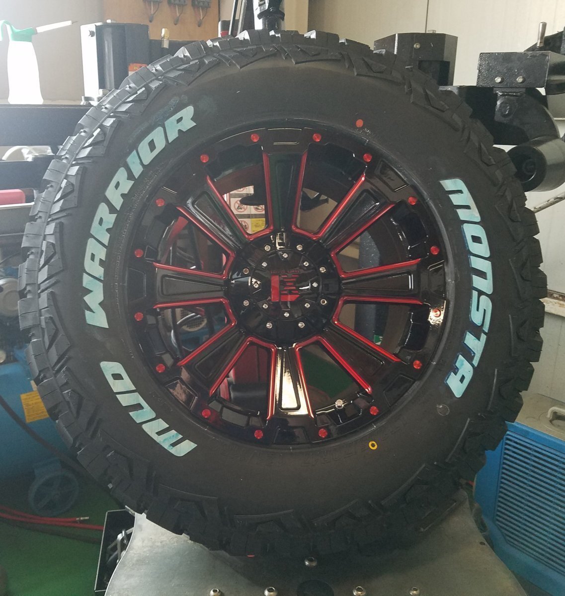 新色 LEXXEL【DeathRock】サーフ プラド ハイラックス H3 FJ 17インチ MONSTA MUDWARRIOR 265/65R17 265/70R17 ホワイトレター拍卖