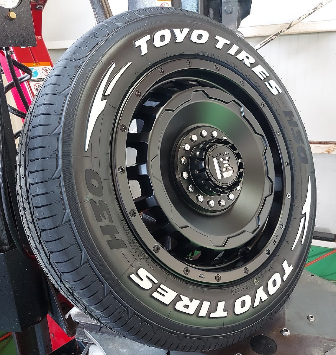 LEXXEL SwaGGer スワッガー 200系ハイエース TOYO H30 215/65R16 16インチ 新品タイヤホイールセット拍卖