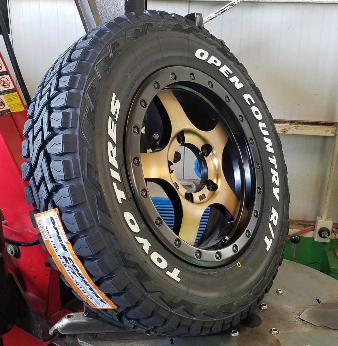 BDX05 JB64 JB23 ジムニー専用 トーヨー オープンカントリー R/T 185/85R16 タイヤホイールセット 16インチ ホワイトレター拍卖