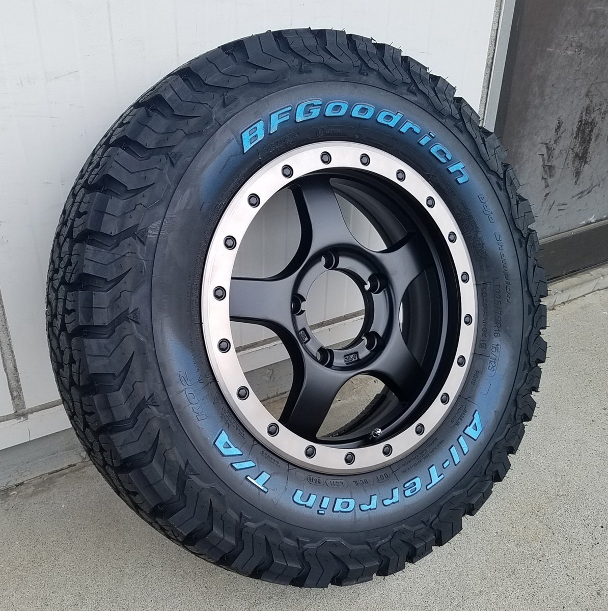 ジムニー 16インチ BF Goodrich グッドリッチ オールテレン KO2 215/70R16 225/70R16 225/75R16等 ホワイトレター拍卖