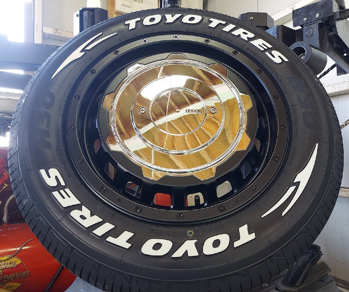 ライズ ロッキー タイヤホイールセット 16インチ LEXXEL SwaGGer トーヨー H30 215/65R16 ホワイトレター拍卖