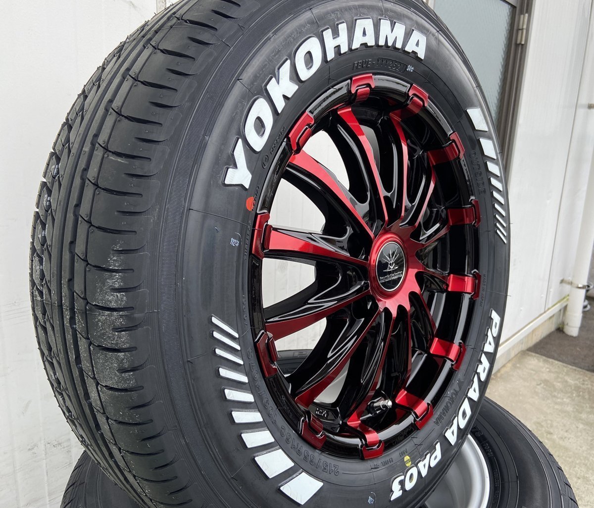 車検対応 200系 ハイエース レジアスエース タイヤホイール ブラックポリッシュ/レッドクリア YOKOHAMA PARADA ホワイトレター 215/65R16拍卖