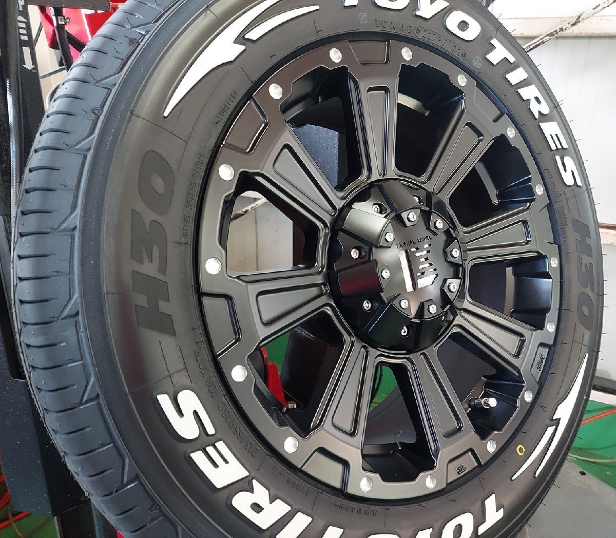 New!!LEXXEL DeathRock 200系 ハイエース TOYO H30 215/65R16 16インチ 新品 タイヤホイールセット 車検対応 バン規格拍卖