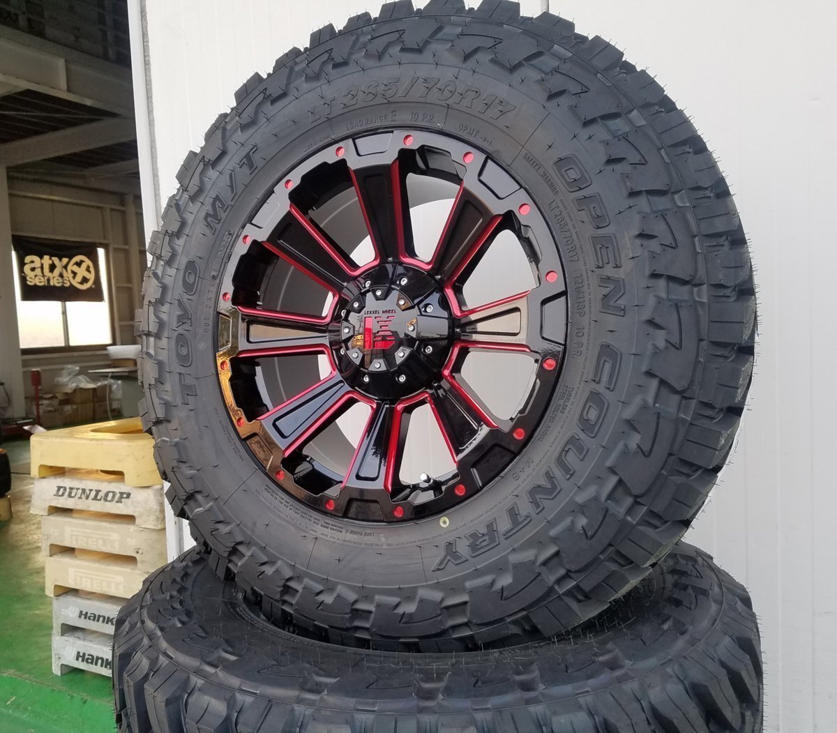 レッド LEXXEL DeathRock サーフ プラド ハイラックス H3 FJ 17インチ トーヨー オープンカントリーMT 265/65R17 265/70R17拍卖
