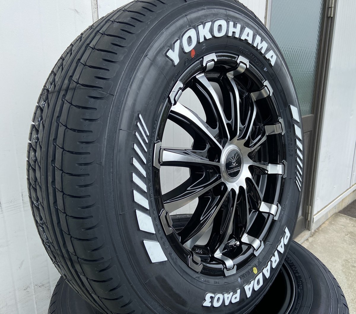 車検対応 200系 ハイエース レジアスエース 16インチ タイヤホイール BD12 ブラックポリッシュ YOKOHAMA PARADA ホワイトレター 215/65R16拍卖