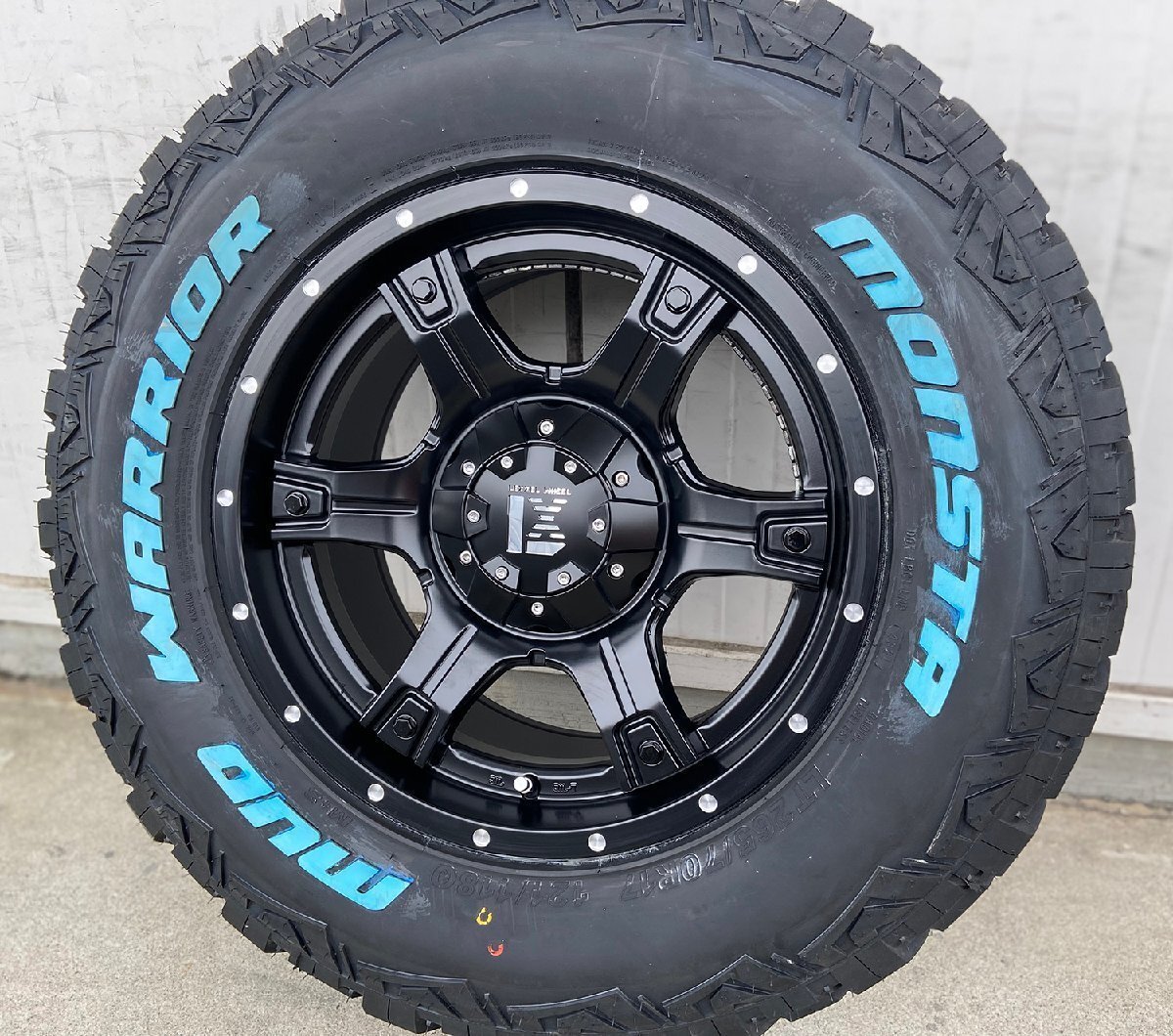 ハイラックス 150 120 プラド サーフ H3 FJ モンスタータイヤ マッドウォーリアー 265/65R17 265/70R17 OutLaw 17インチ ホワイトレター拍卖