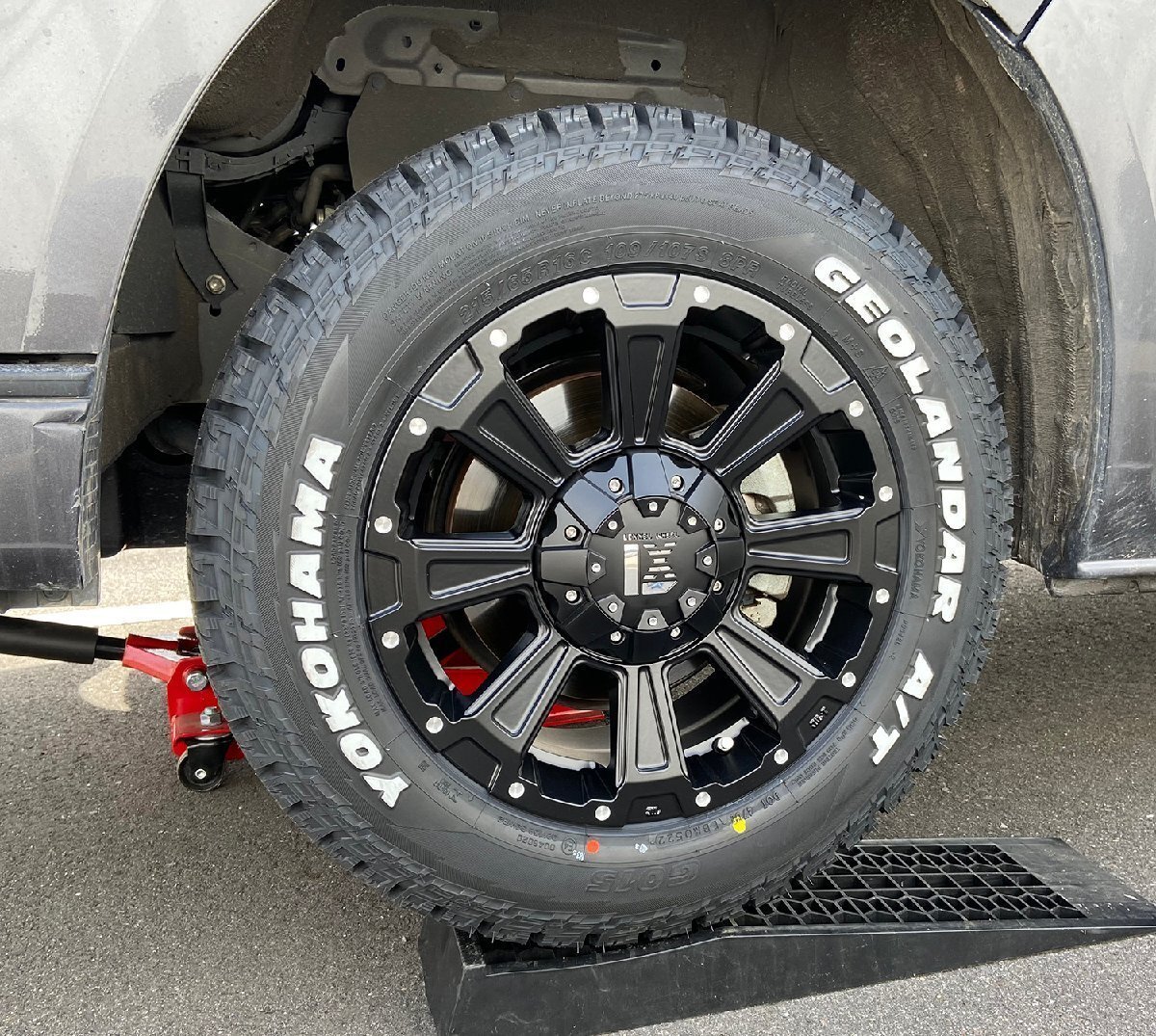 新作タイヤ 車検対応 200系 ハイエース レジアスエース 16インチ DeathRock ヨコハマ ジオランダー G015 A/T ホワイトレター 215/65R16拍卖